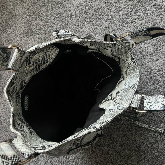 Ahdorned snake leather tote - Picture 4 of 9